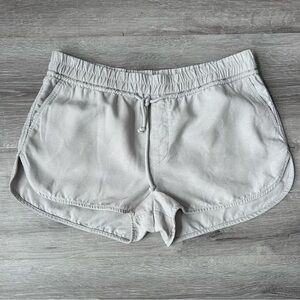 Aritzia Wilfred Free beige linen blend shorts size large